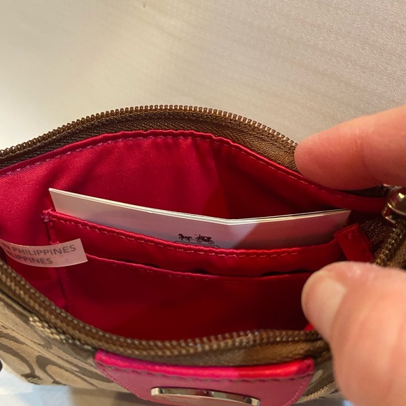 Coach wristlet NWT signature print hot pink trim - Picture 6 of 7